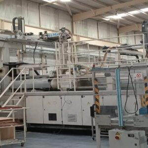 Máquina de inyección de plástico KraussMaffei de 1600 toneladas, año 2009.