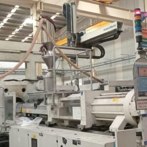 Máquina de inyección de plástico KraussMaffei de 1000 toneladas, año 2011.
