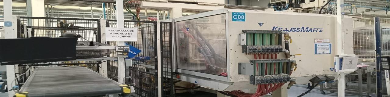Máquina de inyección de plástico KraussMaffei de 350 toneladas, año 2001.