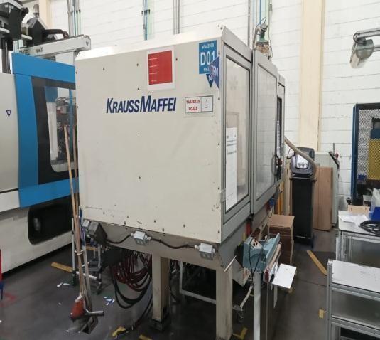 Máquina de inyección de plástico KraussMaffei de 200 toneladas, año 2005.