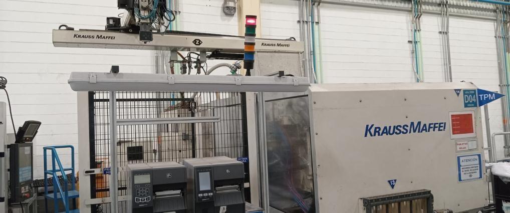 Máquina de inyección de plástico KraussMaffei de 200 toneladas, año 2005.