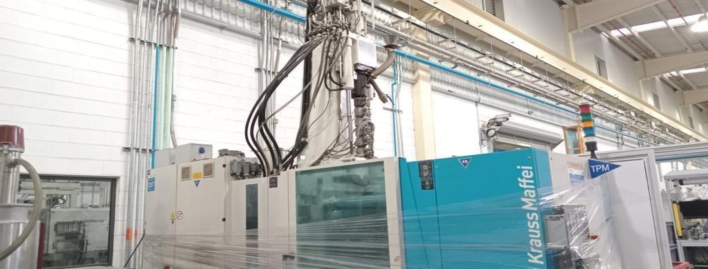 Máquina de inyección de plástico KraussMaffei de 110 toneladas 2K, año 2010.