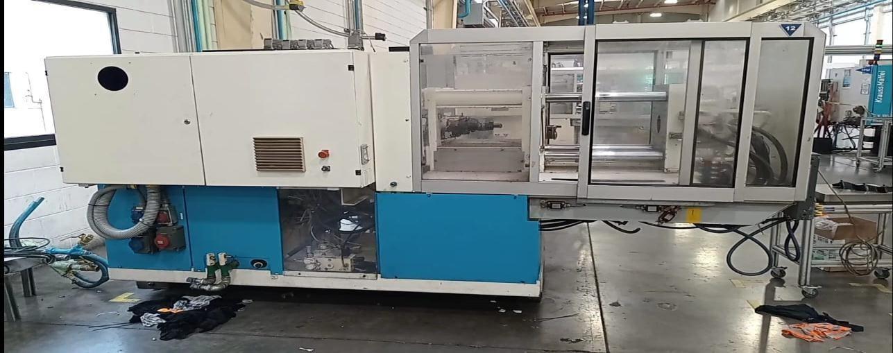 Máquina de inyección de plástico KraussMaffei de 40 toneladas, año 2003.